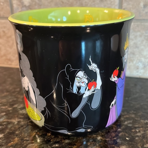 Ceramic Disney mug with the wicked queen / witch / poison apple from Snow White. - Picture 3 of 6